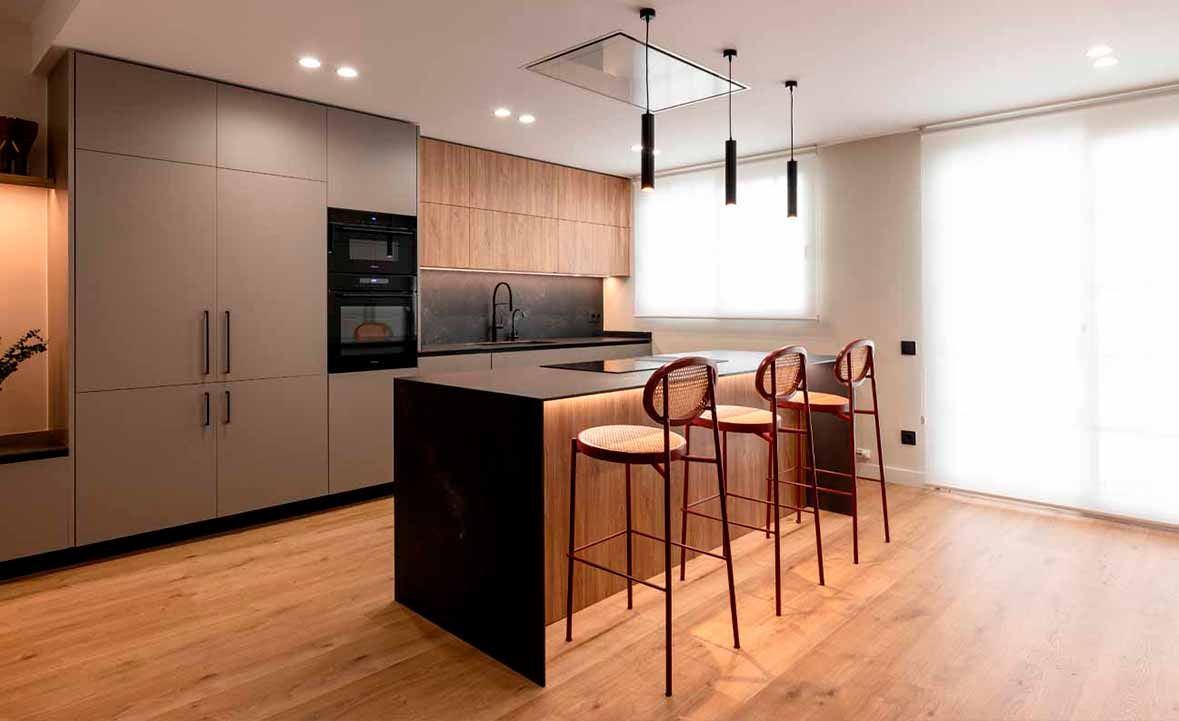 cocinas-de-madera-modernas-tono-gris-gelse