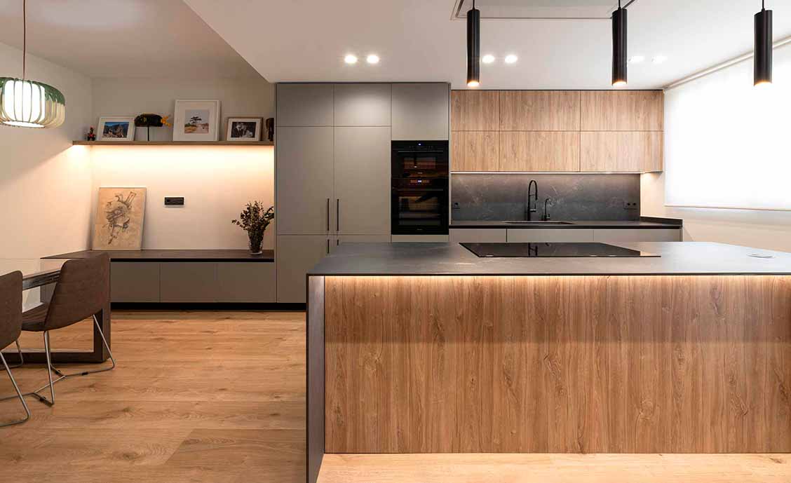 cocinas-grandes-gris-madera-gelse