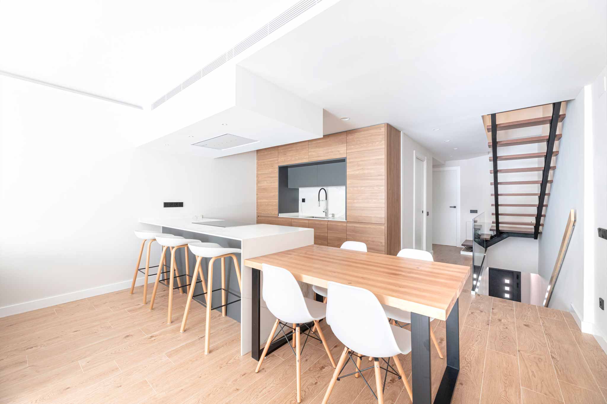 cocina-con-office-espacio-funcional-y-moderno-para-tu-hogar